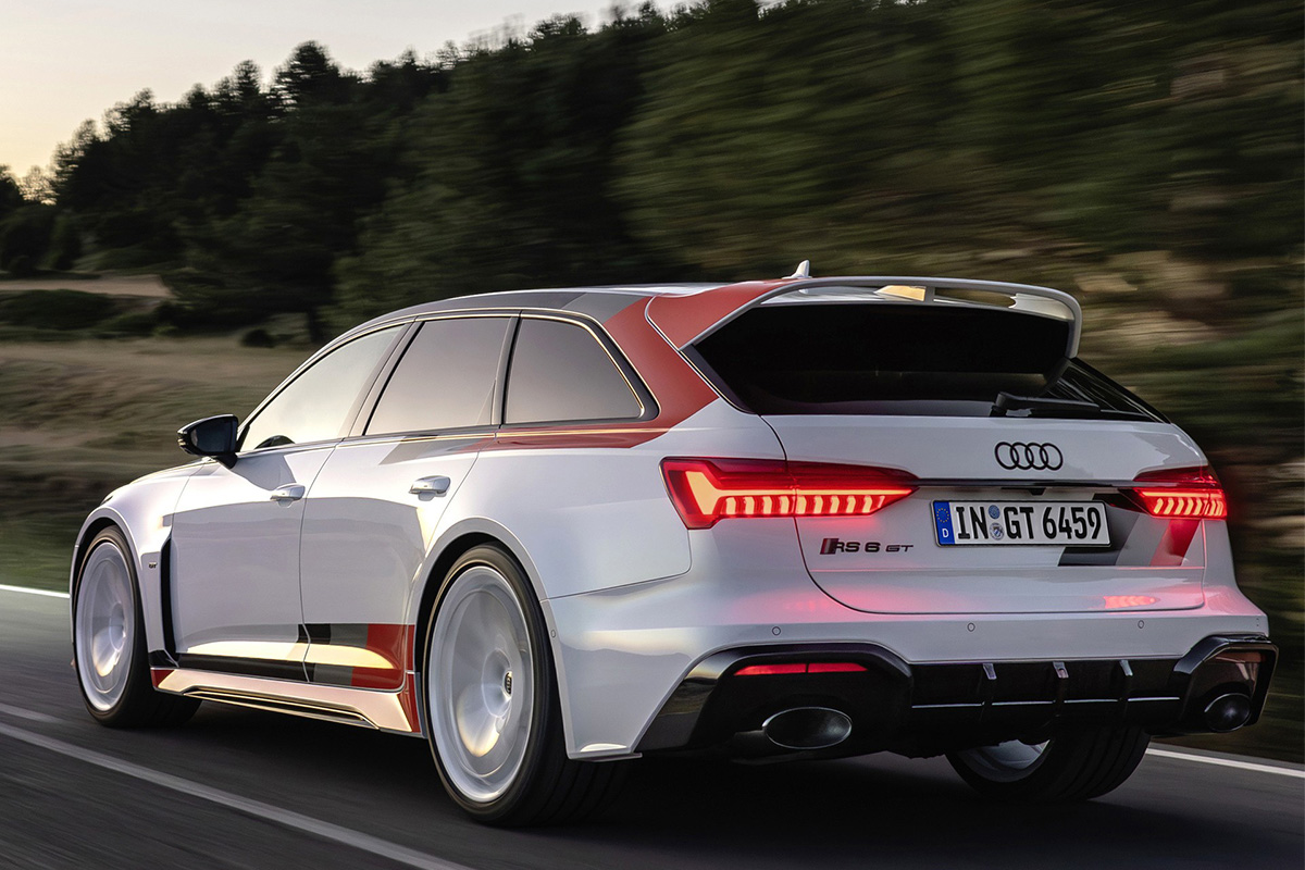 Audi RS Modell in weiß rot