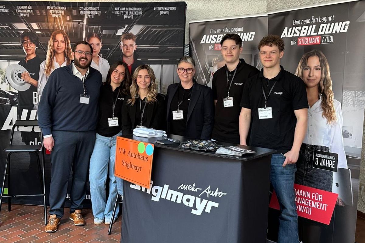 Gruppenfoto des Team Stiglmayr am Ausbildungsstand